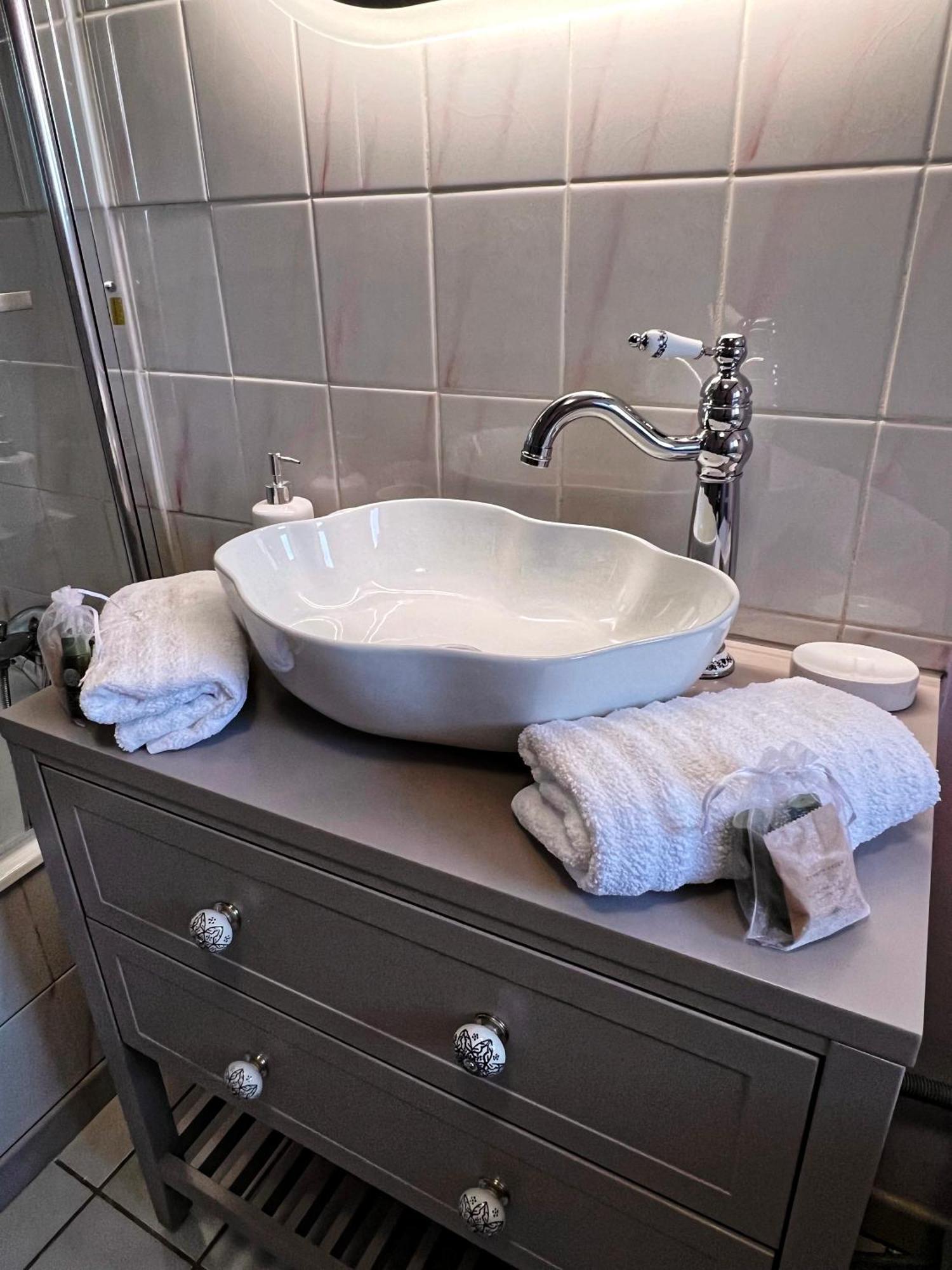 Ferienhaus Mon Petit Paradis, Piscine Interieure Chauffee Privative Lournand